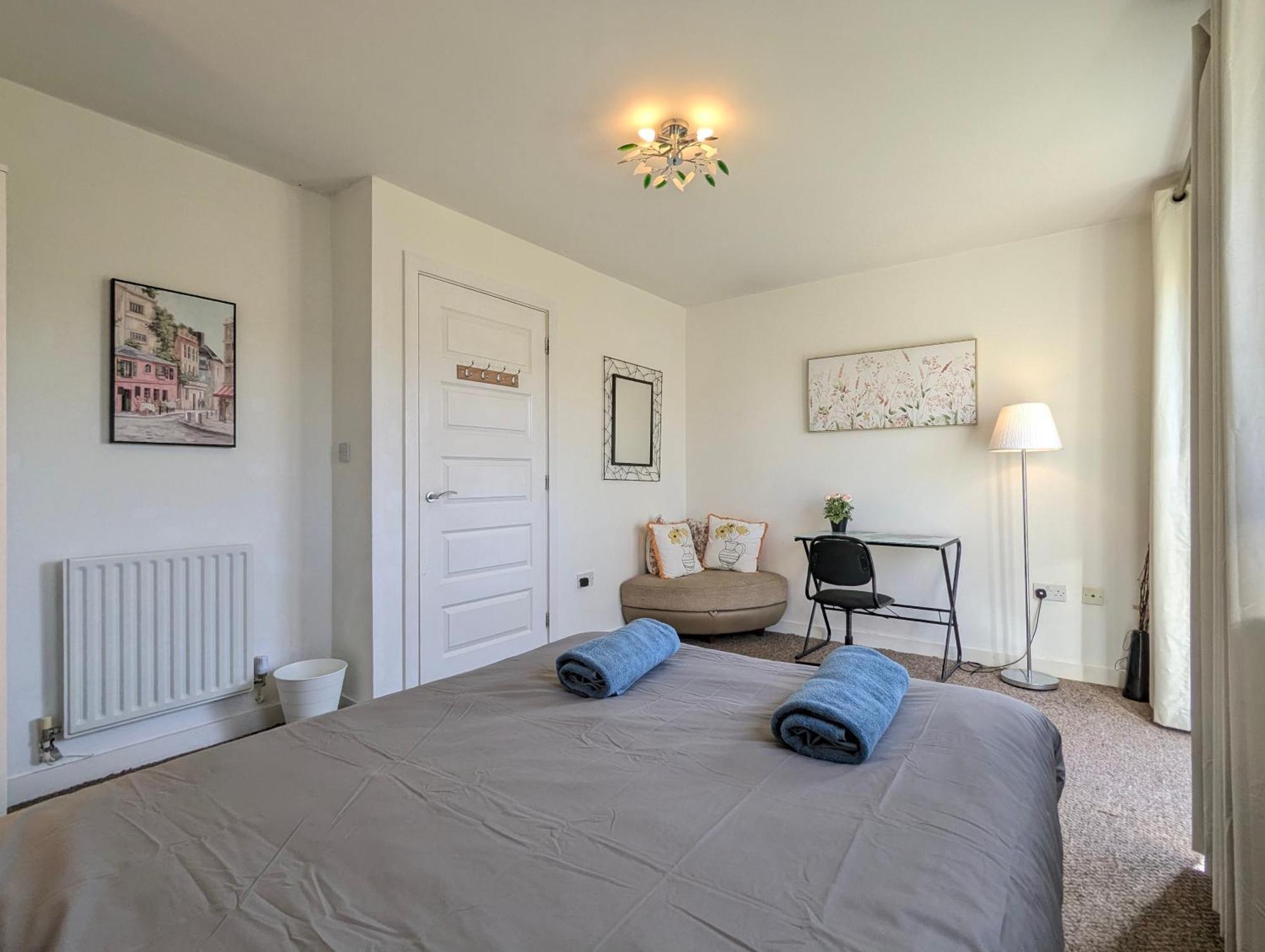 Holiday home Large 3-bedrooms House Near Centre Free Parking *