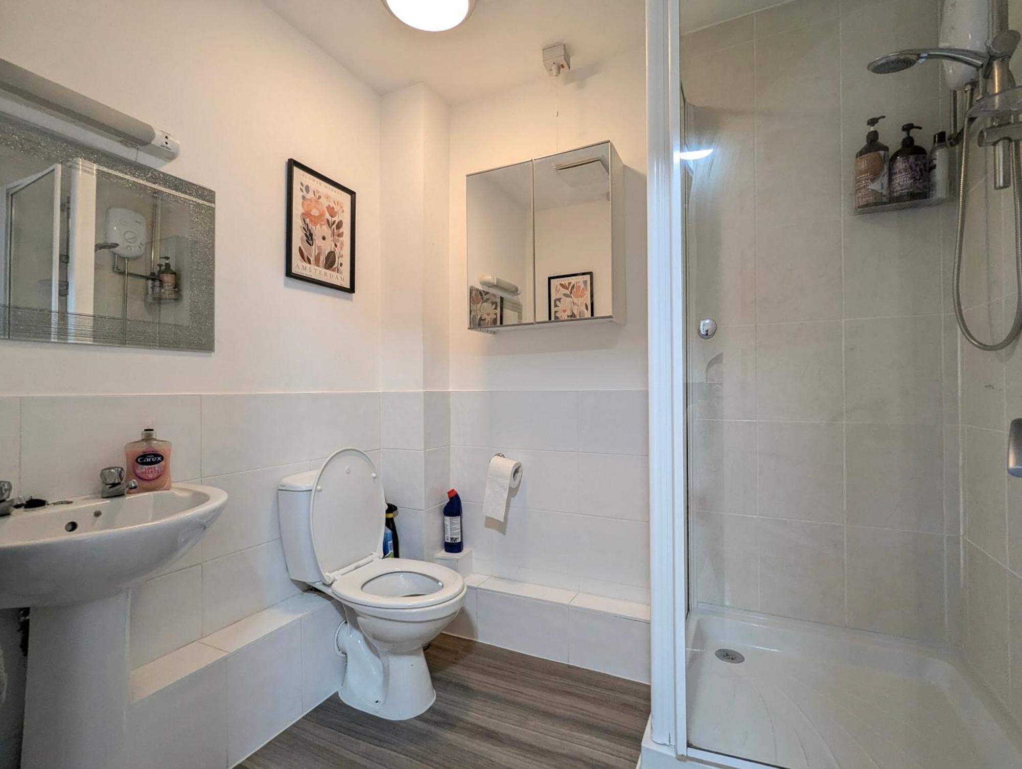 Large 3-bedrooms House Near Centre Free Parking *