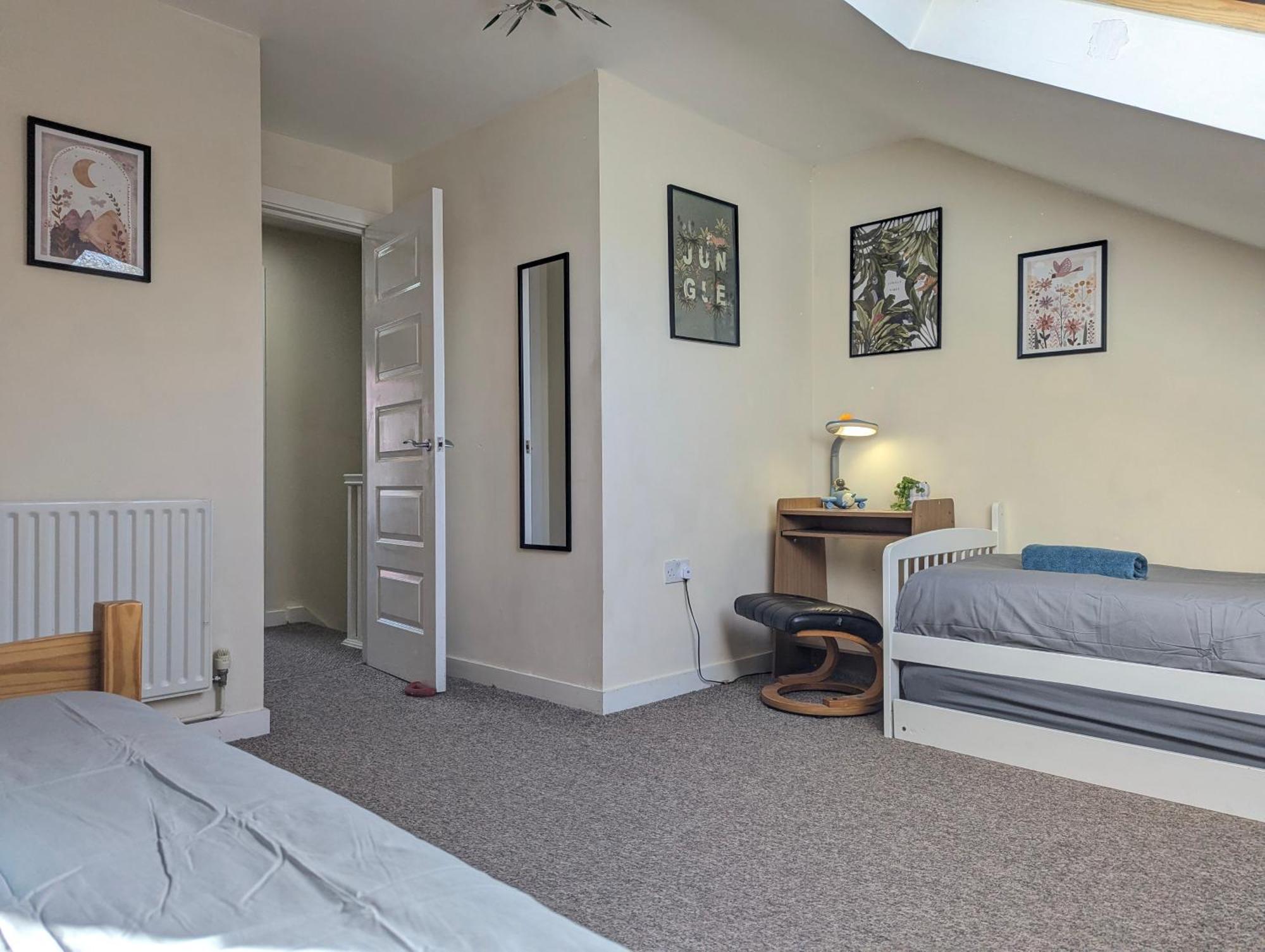 Large 3-bedrooms House Near Centre Free Parking Holiday home