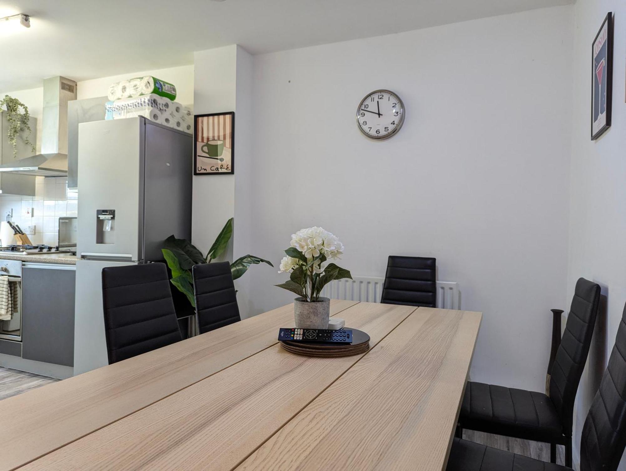 Large 3-bedrooms House Near Centre Free Parking * Liverpool
