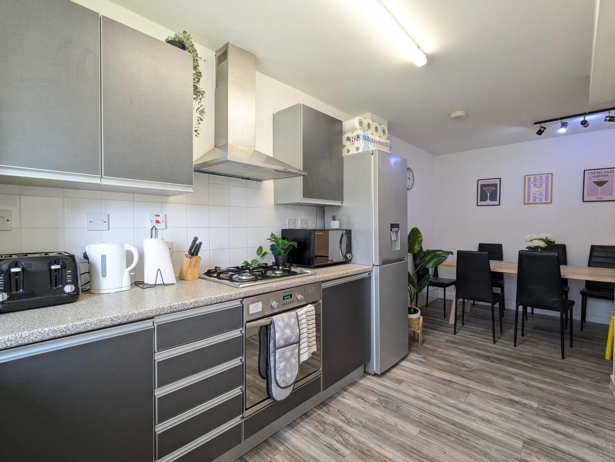 Holiday home Large 3-bedrooms House Near Centre Free Parking *
