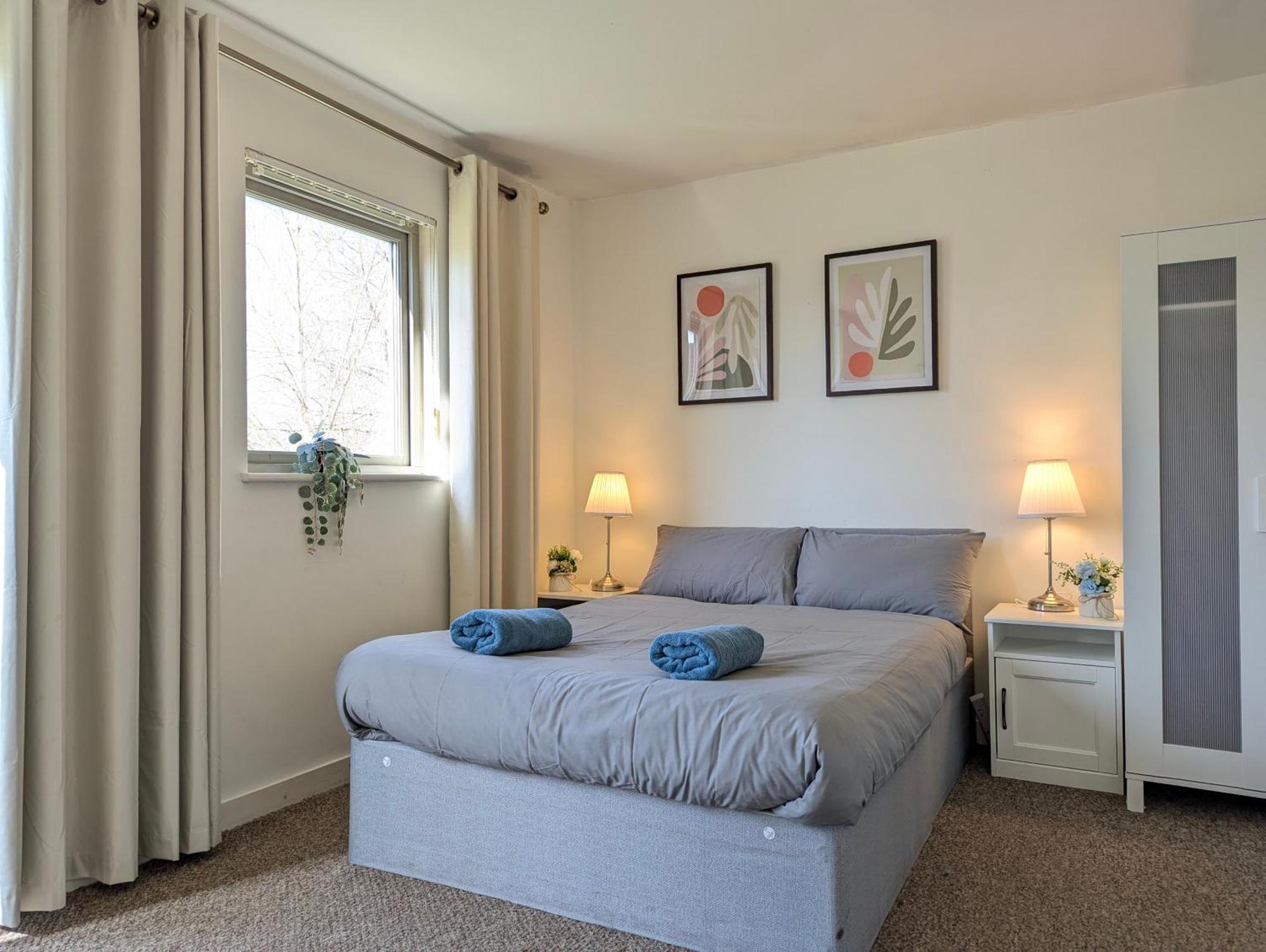 Large 3-bedrooms House Near Centre Free Parking *