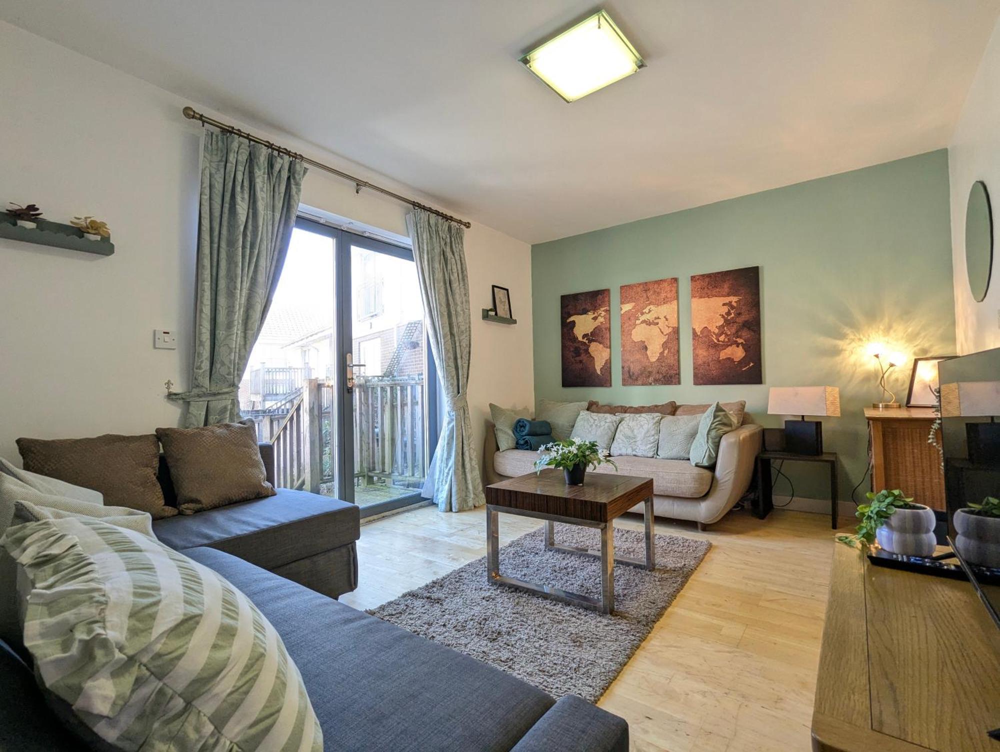 Holiday home Large 3-bedrooms House Near Centre Free Parking *